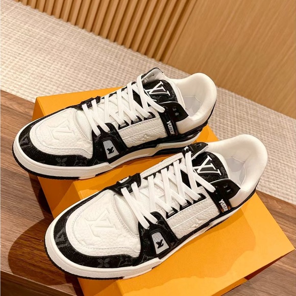 Outdoor Louis Vuittion black and white color matching shoes,comfortable to wear - Picture 1 of 9